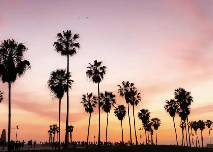 Santa Monica 2 Bed/ 2 Bath