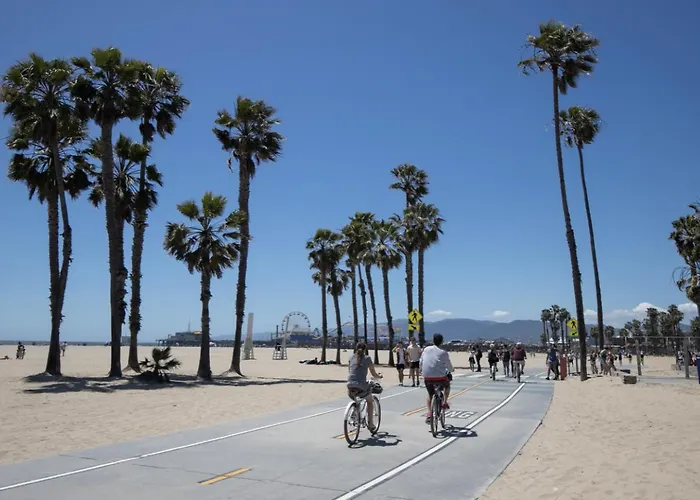Santa Monica 2 Bed/ 2 Bath