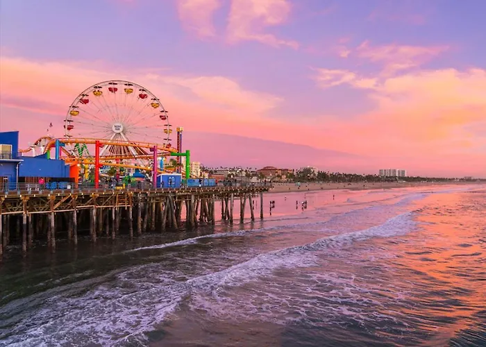Santa Monica 2 Bed/ 2 Bath